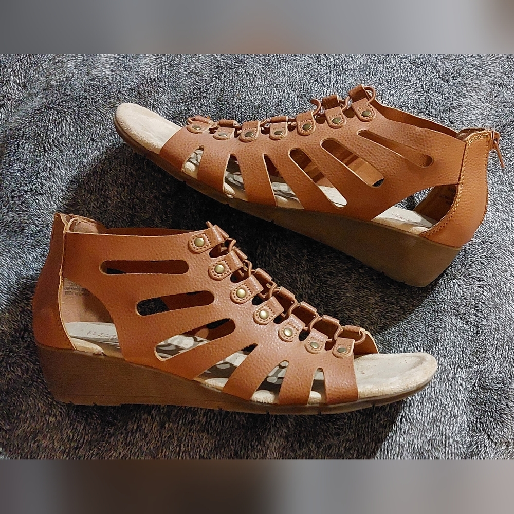 Woman's Shoes EUC size 10